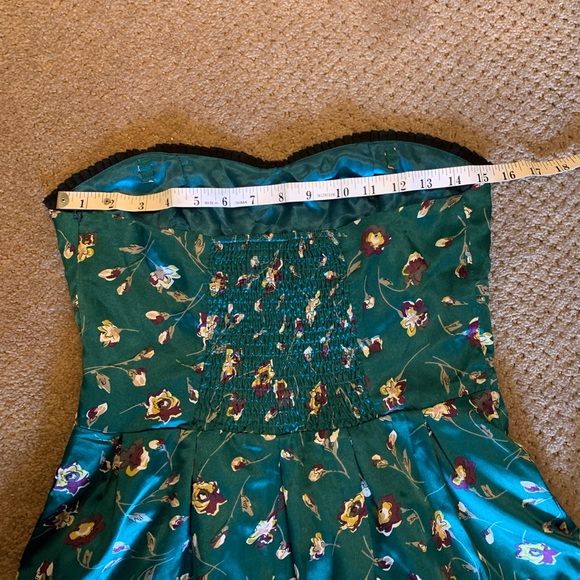 Green Dress - Picture 7 of 10